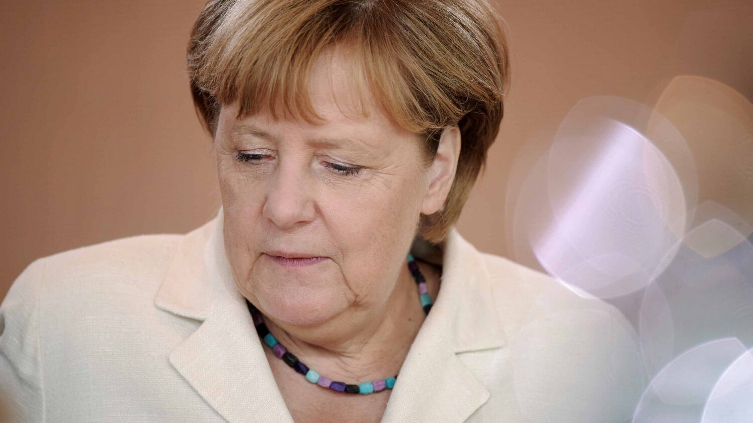 La Merkel si oppone al divieto del burqa. "Sarebbe contro la libertà di culto"