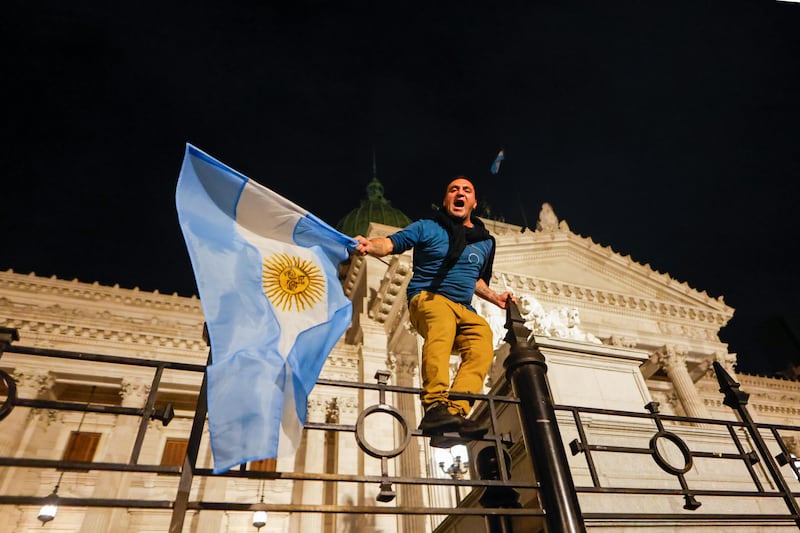 Le proteste a Buenos Aires contro il presidente Javier Milei 8
