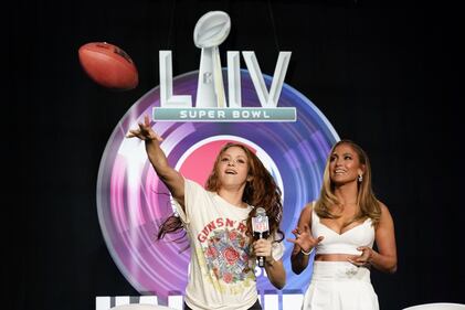 Super Bowl 2020, Shakira e Jennifer Lopez cantano al concerto di metà partita 3