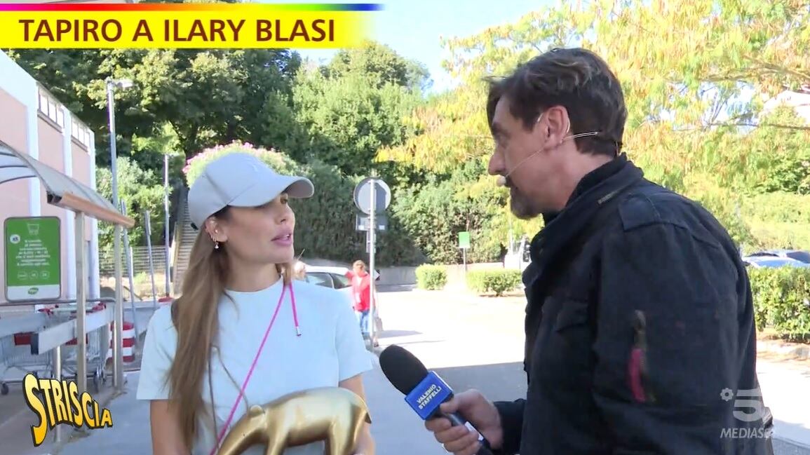 "I Rolex? Indosso solo roba mia". Ilary Blasi punzecchia Totti durante la consegna del Tapiro