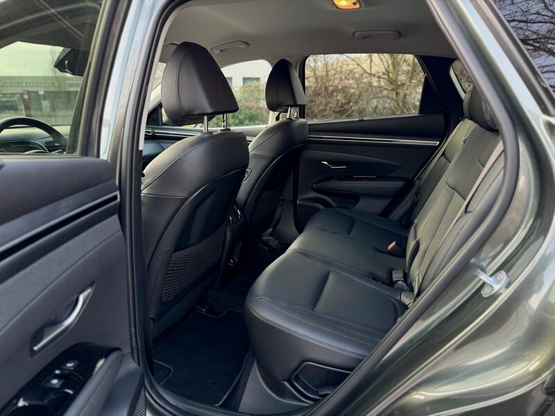Hyundai Tucson PHEV: guarda la gallery del SUV ibrido plug-in con 265 CV 13