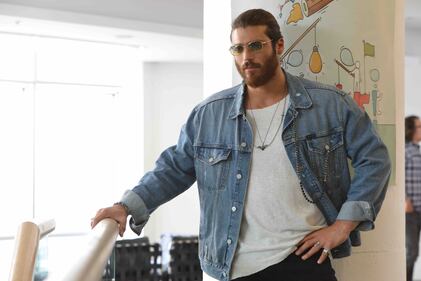 Cam Yaman: l'attore turco che fa battere i cuori delle italiane 8
