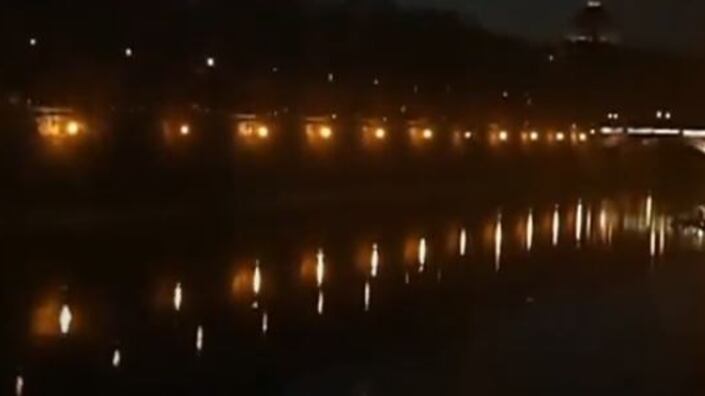 Paura nella notte: 30enne buttato giù dal ponte da due nordafricani