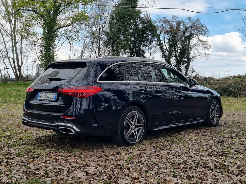 Mercedes Classe C 300e: le foto del plug-in della Stella 8