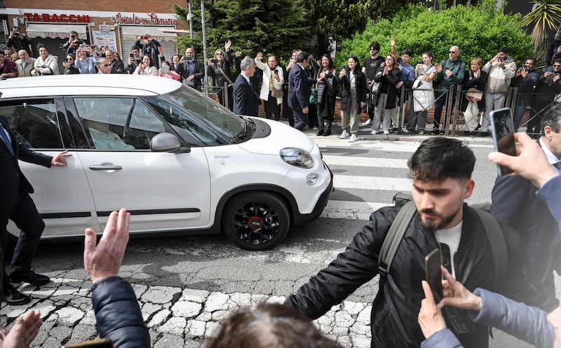 Il Papa lascia l'ospedale 8