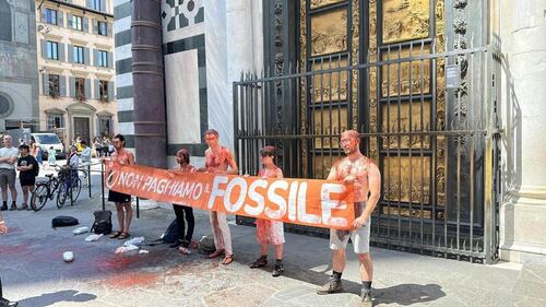 Blitz di Ultima Generazione al Battistero di Firenze: cinque attivisti denunciati 2
