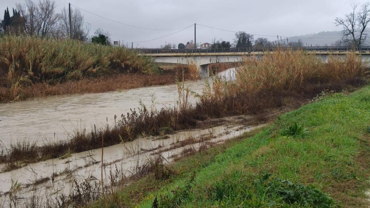 In Emilia Romagna i fiumi tornano alla normalità, ma resta l'allerta. L'Italia spezzata dal maltempo