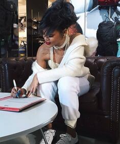 Rihanna e Instagram, tra moda, immagini sexy e vita privata 2