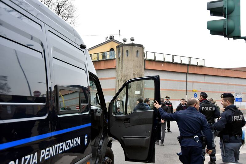 San Vittore, i detenuti in rivolta 8