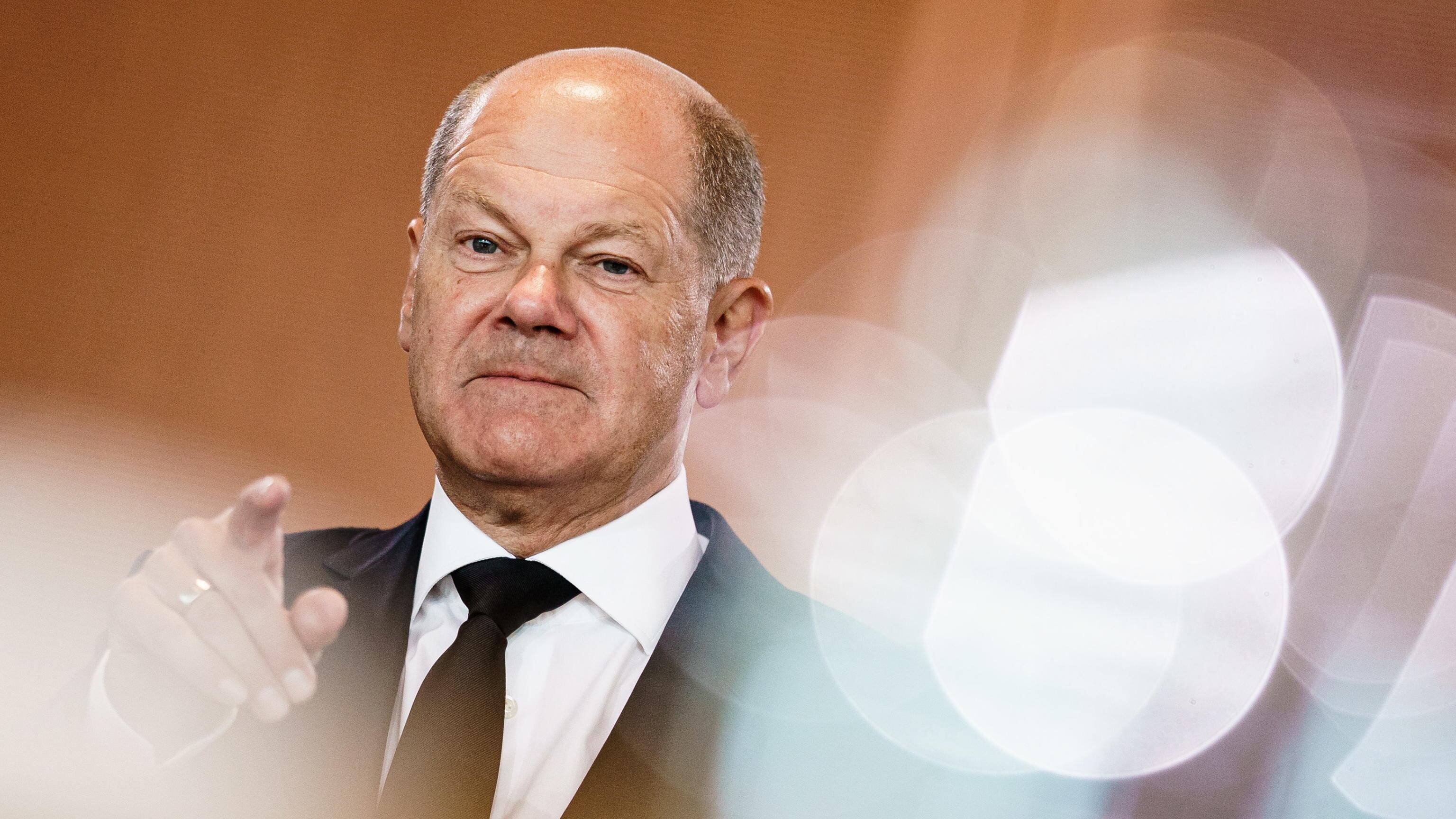 L'Europa prepara le contromisure: price cap sul tavolo. Patto Parigi-Berlino