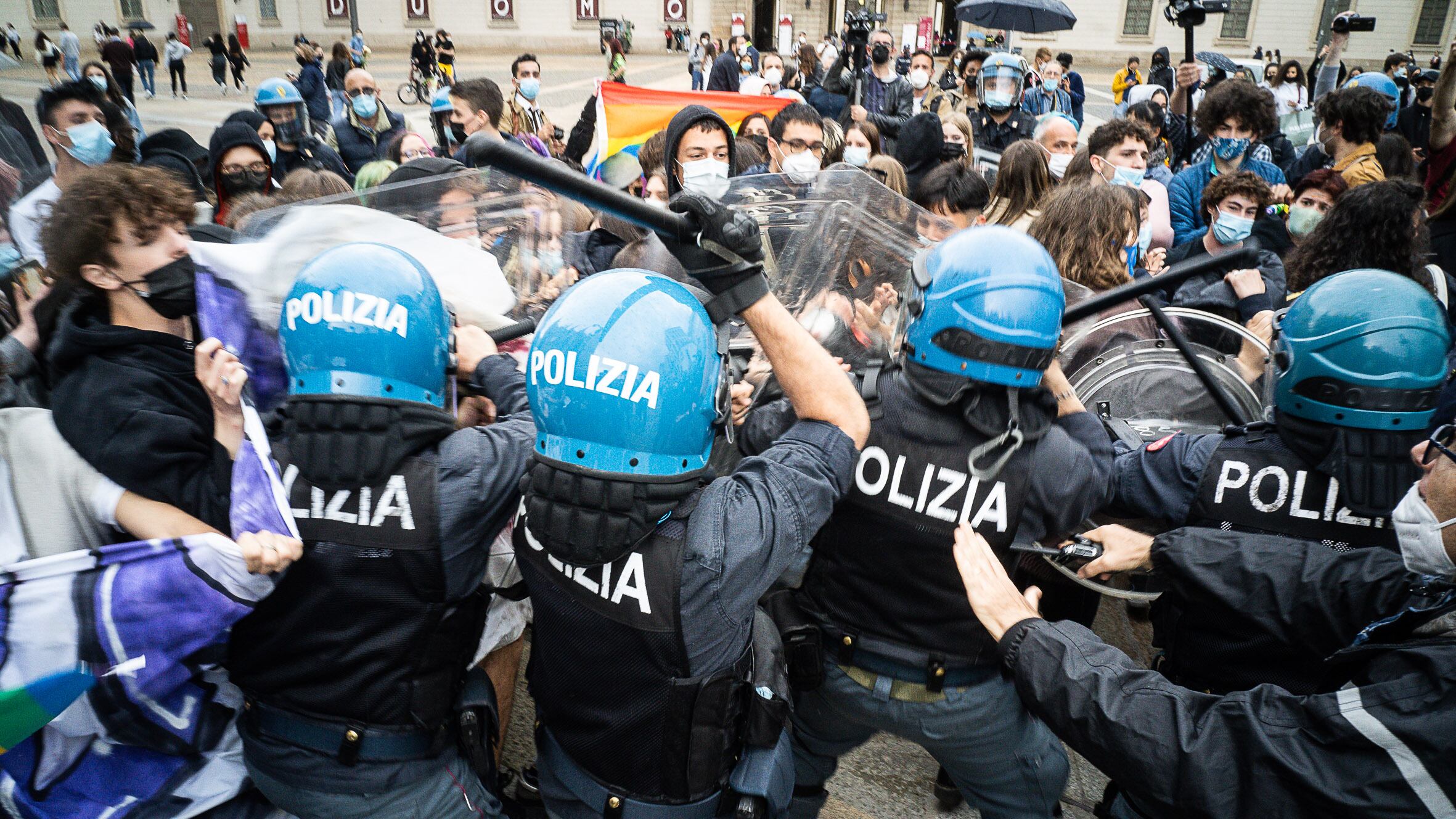Manifestazione contro il Ddl Zan, scontri polizia-centri sociali: ecco cosa è successo