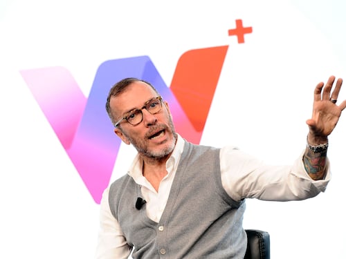 Tim prende tempo sulla rete. Verso un altro giro di offerte