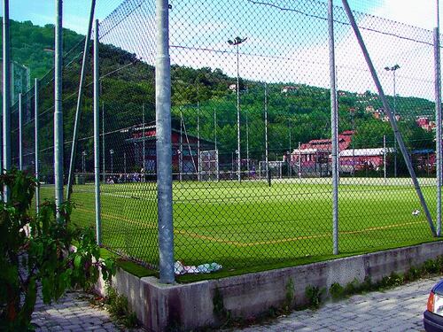 Pallonata al petto: muore a 15 anni per un raro evento