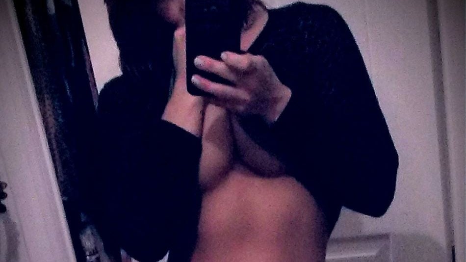 Quel video hot con due ragazzine che rischia di inguaiare chi lo vede