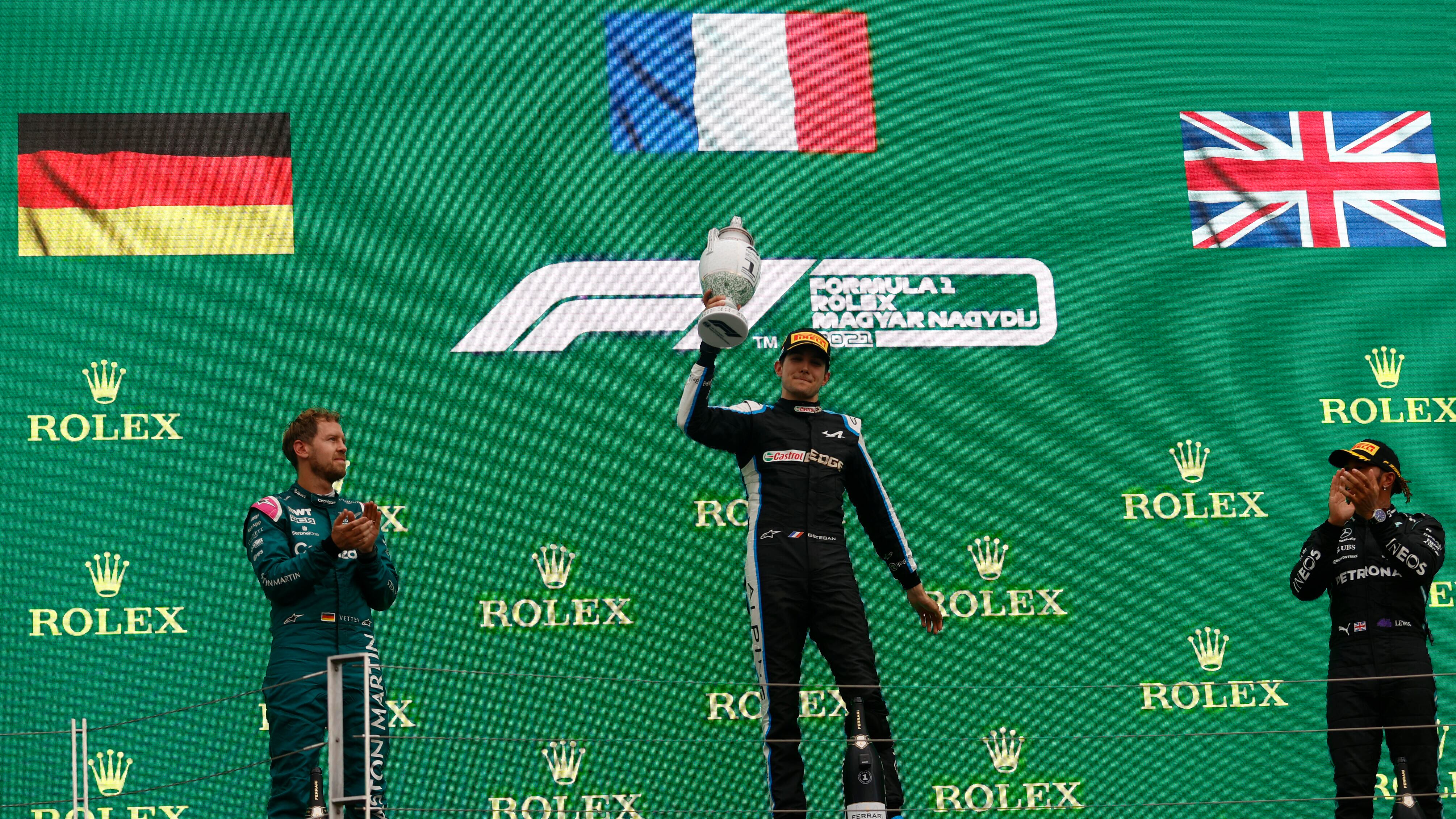 A Ocon il Gp lunapark. Ma gode sempre Lewis. Per Sainz podio di sera
