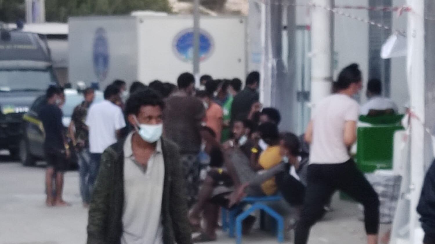 "Situazione vergognosa". Il video nell'hotspot di Lampedusa