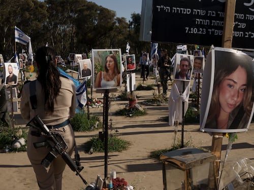Uno per uno, ecco tutti gli orrori commessi sulle donne israeliane