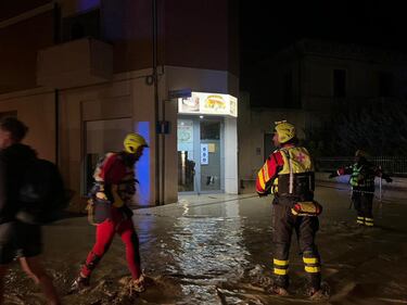 Danni e paura nelle Marche: l'alluvione travolge intere città 13