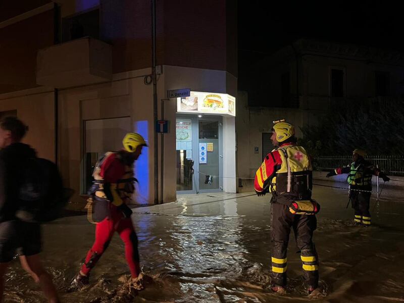 Danni e paura nelle Marche: l'alluvione travolge intere città 13