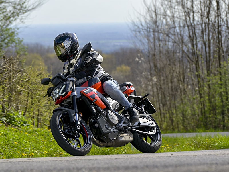 Prova Aprilia Tuono 457