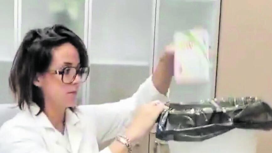 Il medico getta via farmaci israeliani