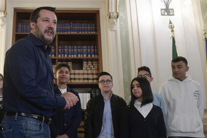 Matteo Salvini incontra Ramy e Adam e i giovani eroi dell'autobus 3
