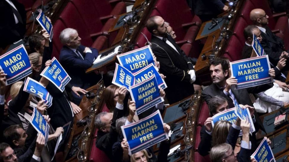 Marò, la protesta di Forza Italia: "Liberateli"