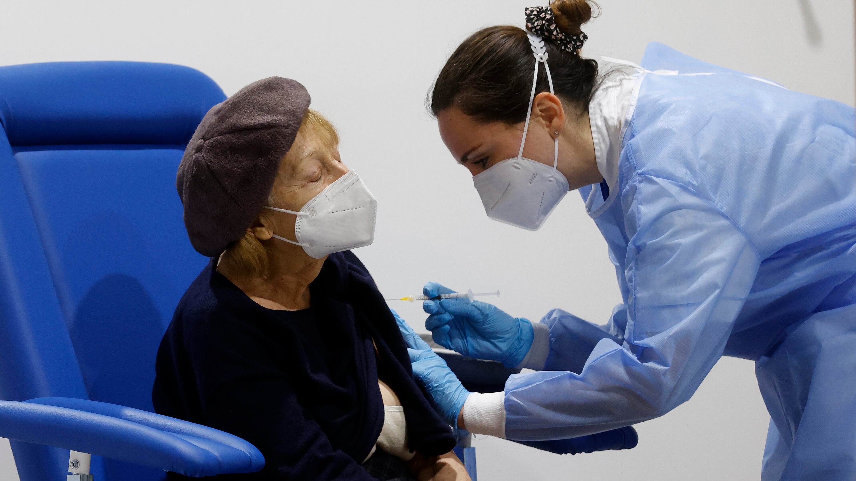 I veri numeri di Bertolaso: "Chi ha già avuto il vaccino"