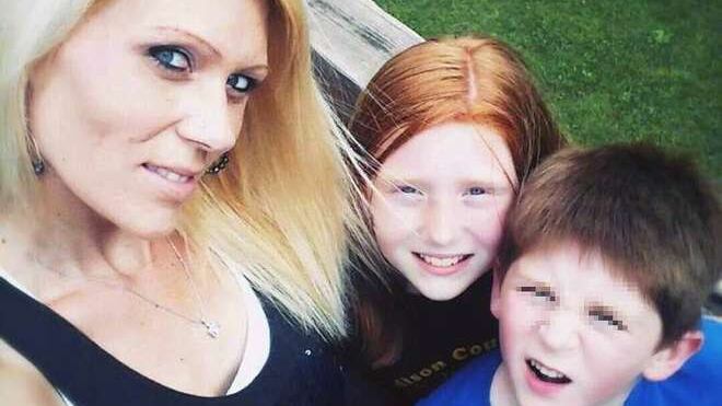 Incidente stradale, il bimbo chiama il padre: "Mamma è morta"