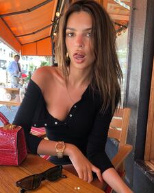 Emily Rataijowski seducente a Milano 2