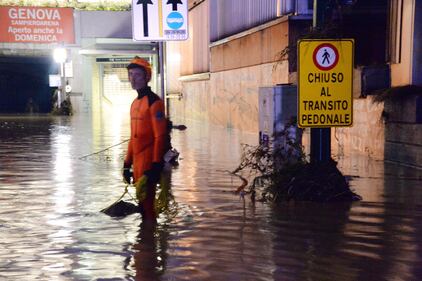 Alluvione a Genova: allagamenti, blackout, scuole chiuse 5