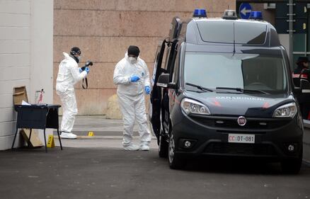 Colpito con un machete nel parcheggio dell'ospedale, grave un medico 7
