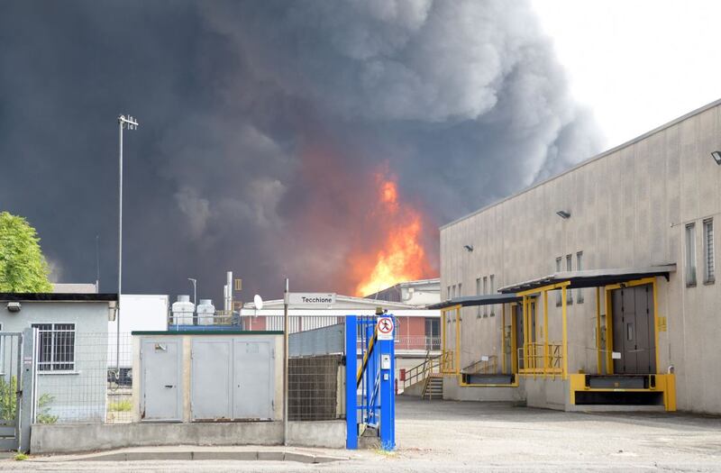 Maxi incendio in una azienda chimica a San Giuliano Milanese 2