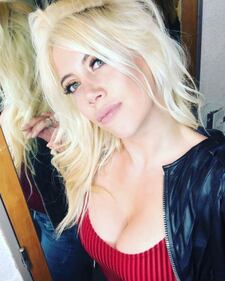 Wanda Nara sexy in rosa 5
