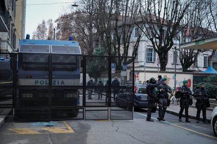 Askatasuna, le immagini dal centro sociale  2