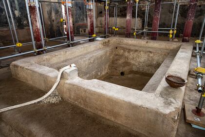 Pompei, le foto del complesso termale scoperto alla Regio IX  7