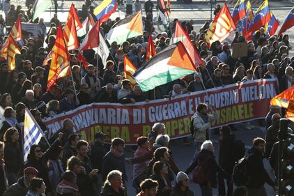 Greta Thunberg e Francesca Albanese al corteo Pro Pal a Roma: le foto 6