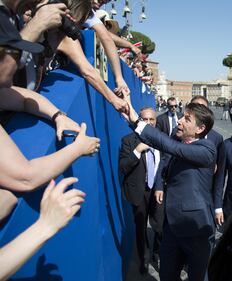 2 Giugno, bagno di folla per il premier Conte 10