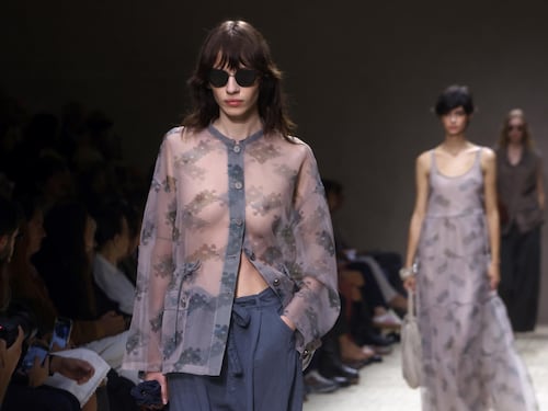 Emporio Armani. Lacrime e applausi alla prima senza Re