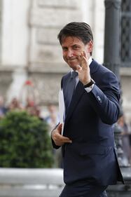Il debutto di Conte: in taxi con la scorta 7