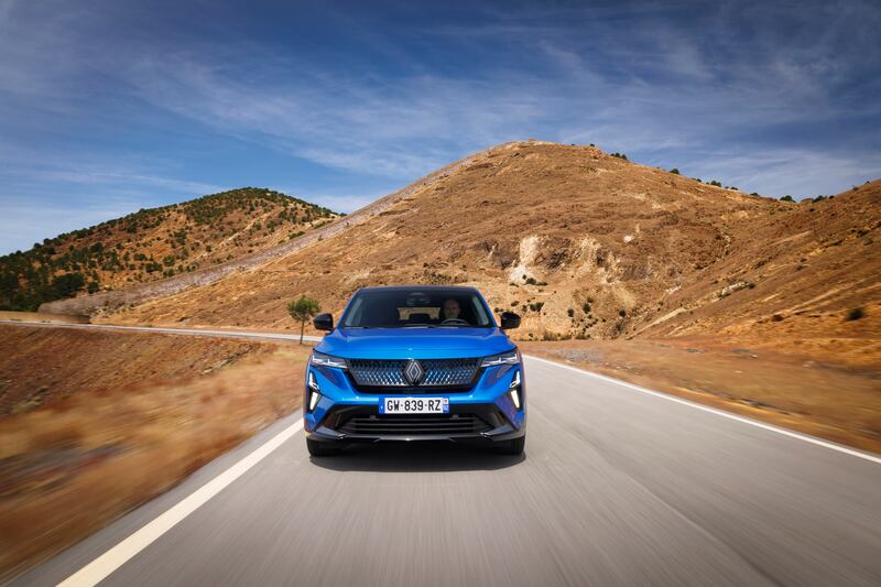Renault Rafale E-Tech Full-Hybrid: guarda la gallery del SUV coupè ibrido 4