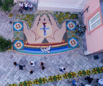 La tradizionale "Infiorata" di Sant'Agata Dei Goti torna con “I Miracoli Eucaristici” 2
