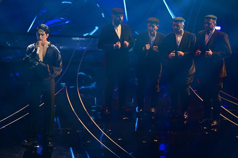 Sanremo 2024: ecco il look della quarta serata del Festival da Mahmood 4