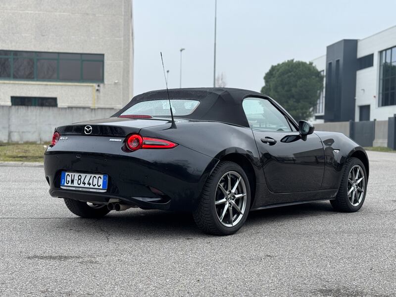 Mazda MX-5 1.5: guarda la gallery del restyling 2025 1