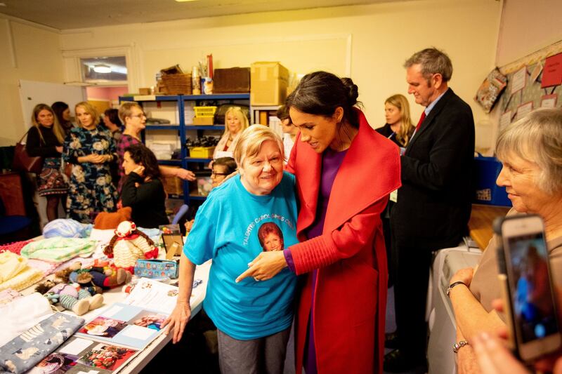 Meghan Markle in rosso per un poeta: foto 8