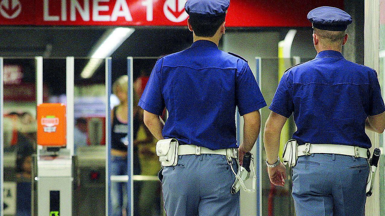 Si ribella allo scippo della fidanzata Massacrato di botte