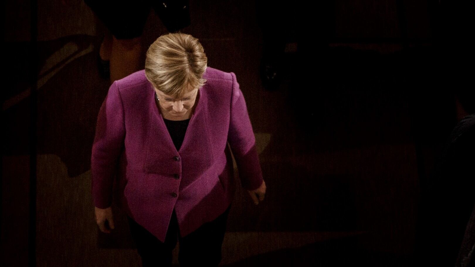 "Trattiamo l'Italia come la Polonia". Mistero sulle frasi della Merkel