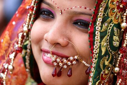 In novanta si sposano in un matrimonio di massa in India 4