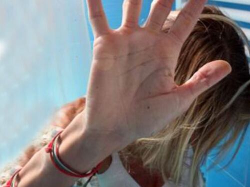 Botte e violenze all'ex moglie perché era troppo "occidentale"