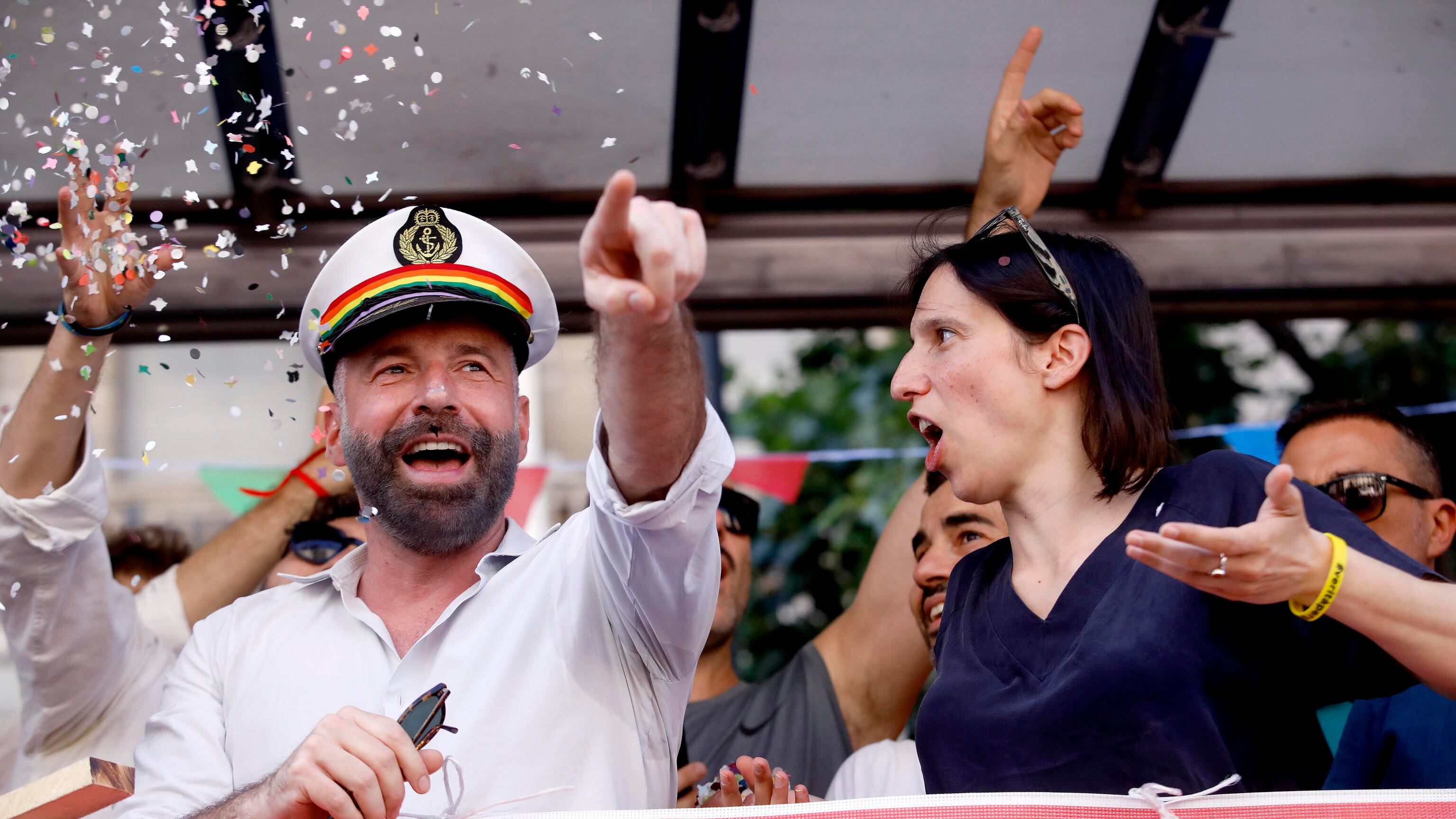 "Da lei soltanto fake news". Cruciani smonta il Pride della Schlein